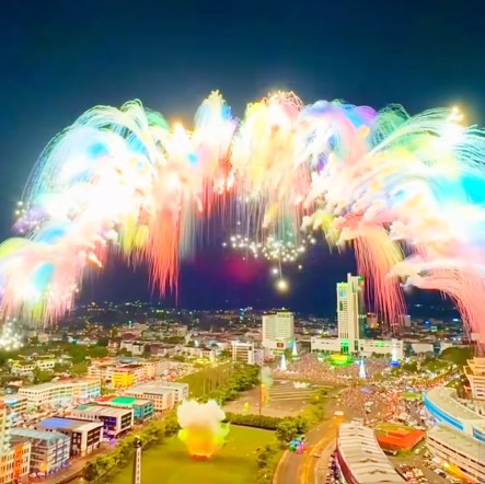 【南视界】330台无人机 照亮诗巫夜空